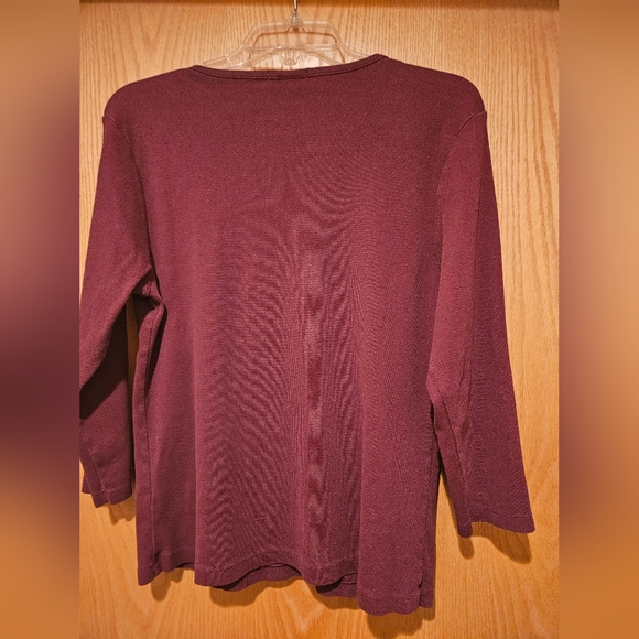 Vintage Old Navy Women's Tshirt - Picture 2 of 3